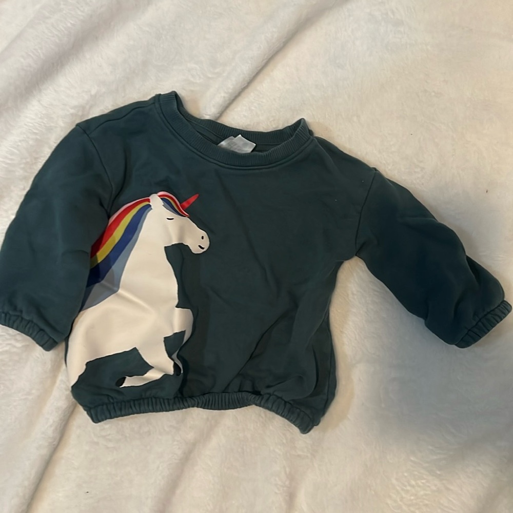 Hannah Andersson Unicorn Sweatshirt. Size 12-18 months.
